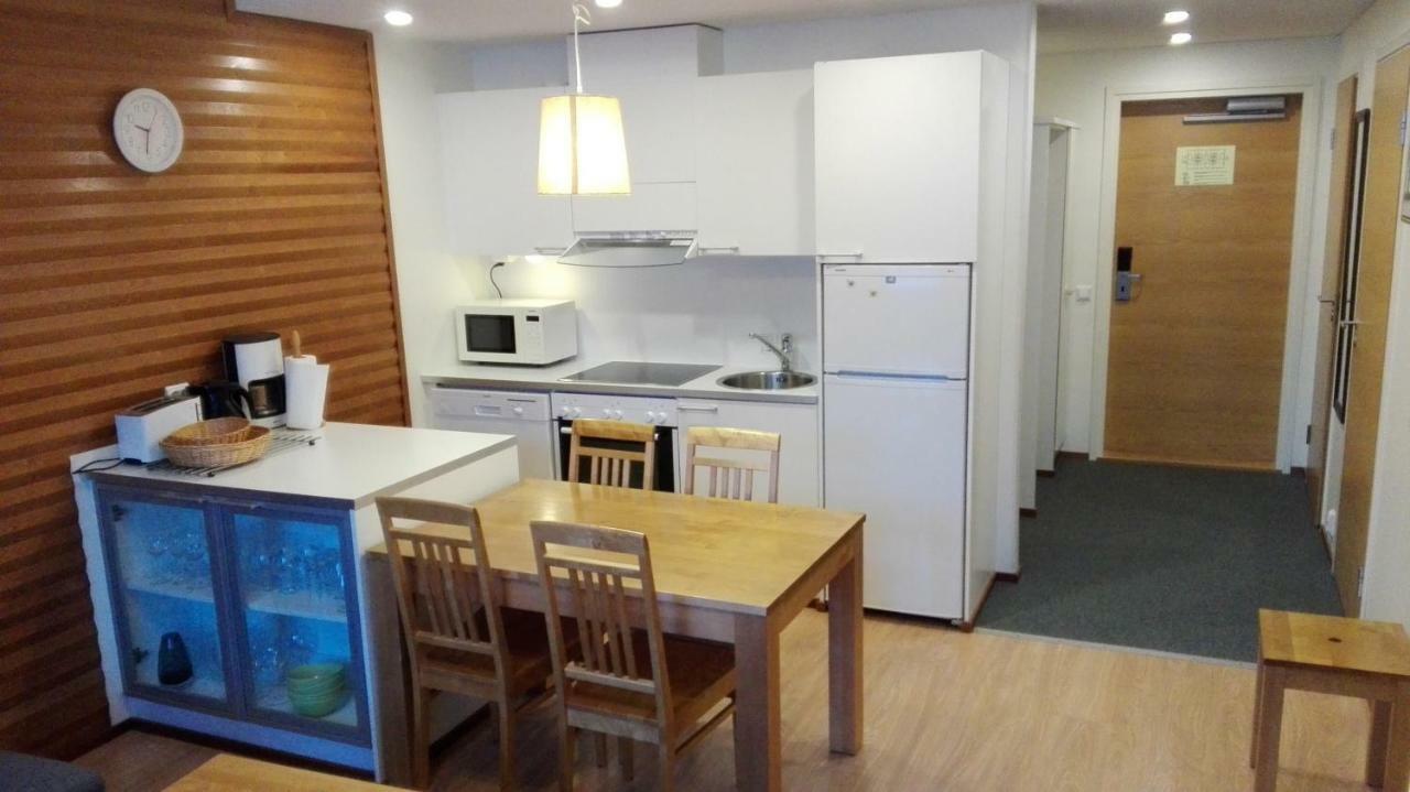 Yllaes 8106, 2 Hissilippua Talvella * Ylläsjärvi